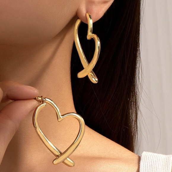Luxe Vday Valentine’s Day heart Loop Earrings - Picture 5 of 9
